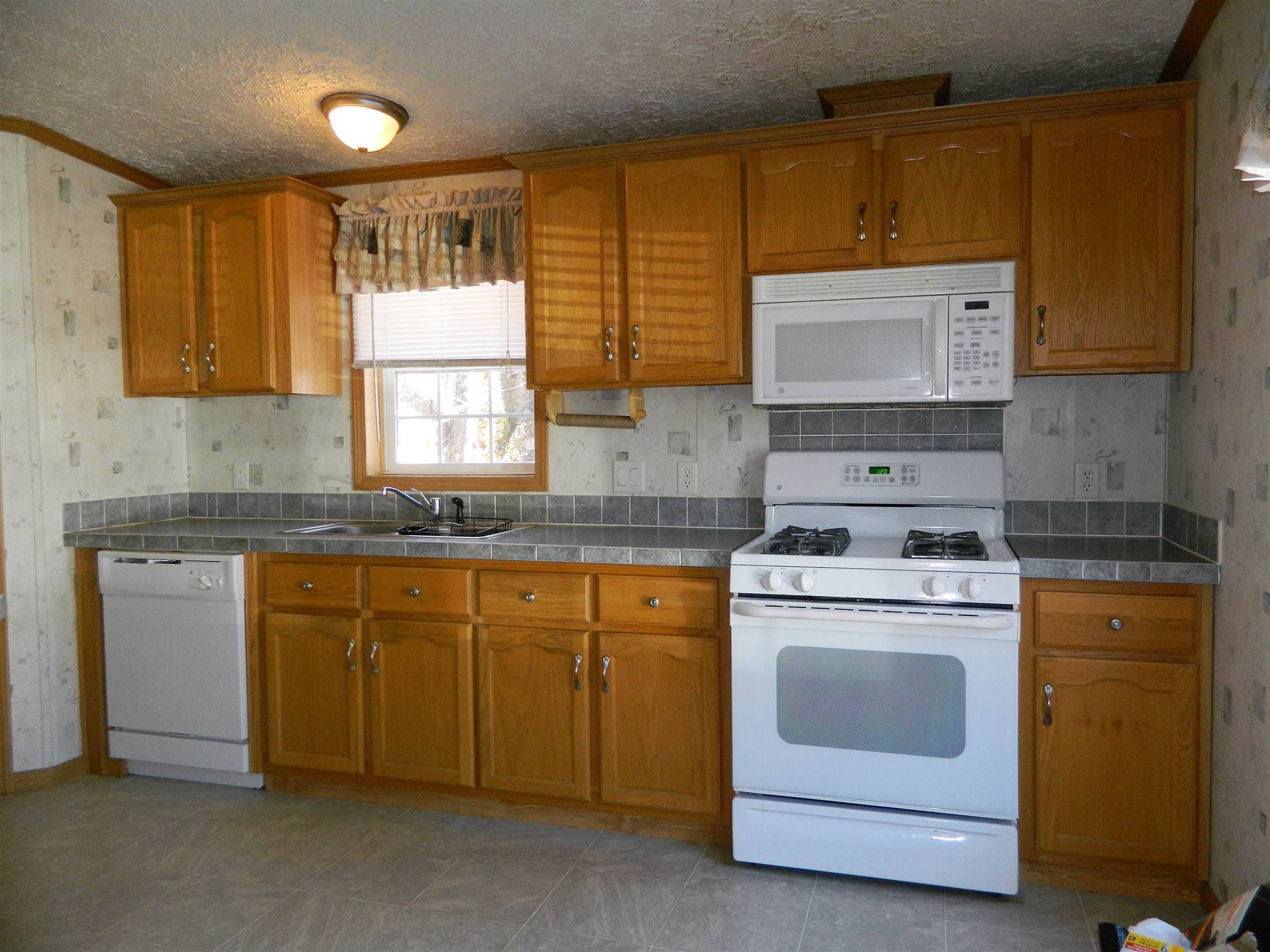 8 North Windy Road Tilton, NH 03276 - Photo 2 of 39 Gallery Image 2