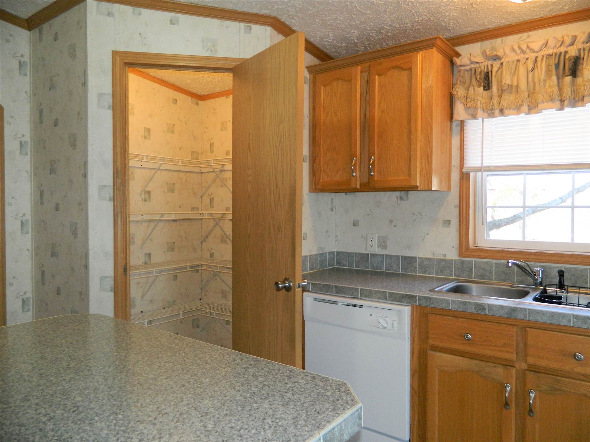 8 North Windy Road Tilton, NH 03276 - Photo 4 of 39 Gallery Image 4