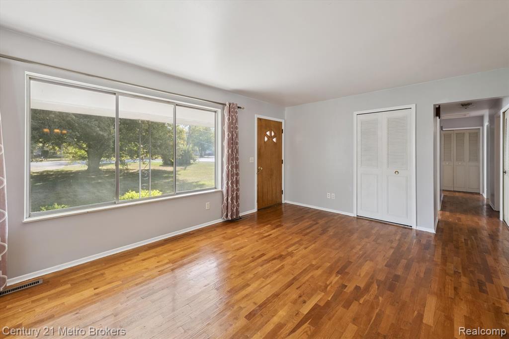 4460 Torrey Road Flint, MI 48507 - Photo 6 of 42