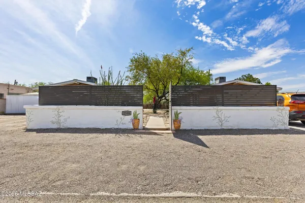 $925 | 2508 East Seneca Street, Unit 3, Tucson, AZ 85716