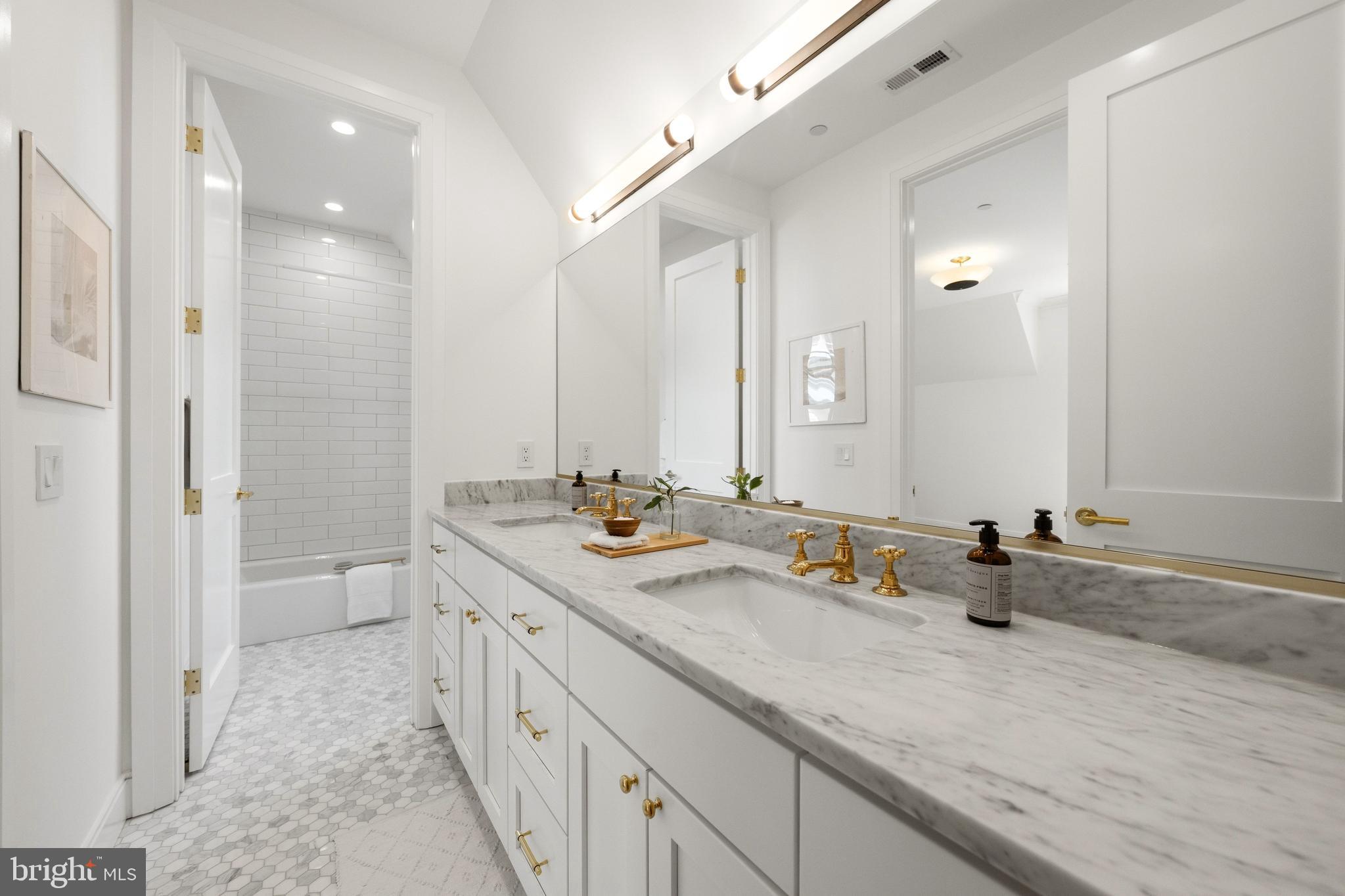 3939 52nd Street Northwest Washington, DC 20016 - Photo 25 of 31 Full Bathroom