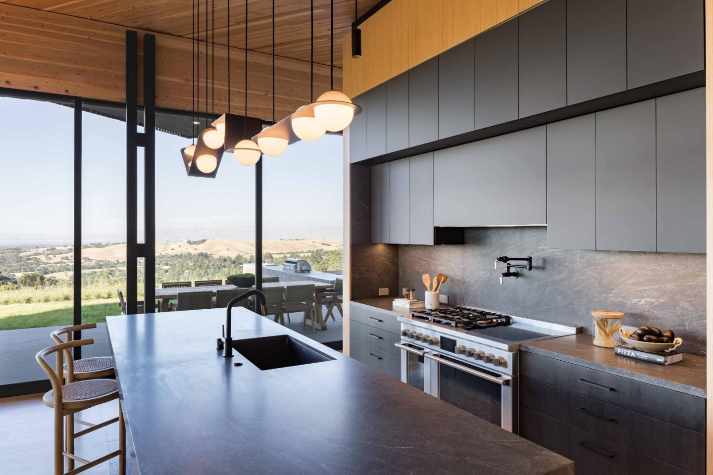 138 Goya Road Portola Valley, CA 94028 - Photo 15 of 51 Gallery Image 15