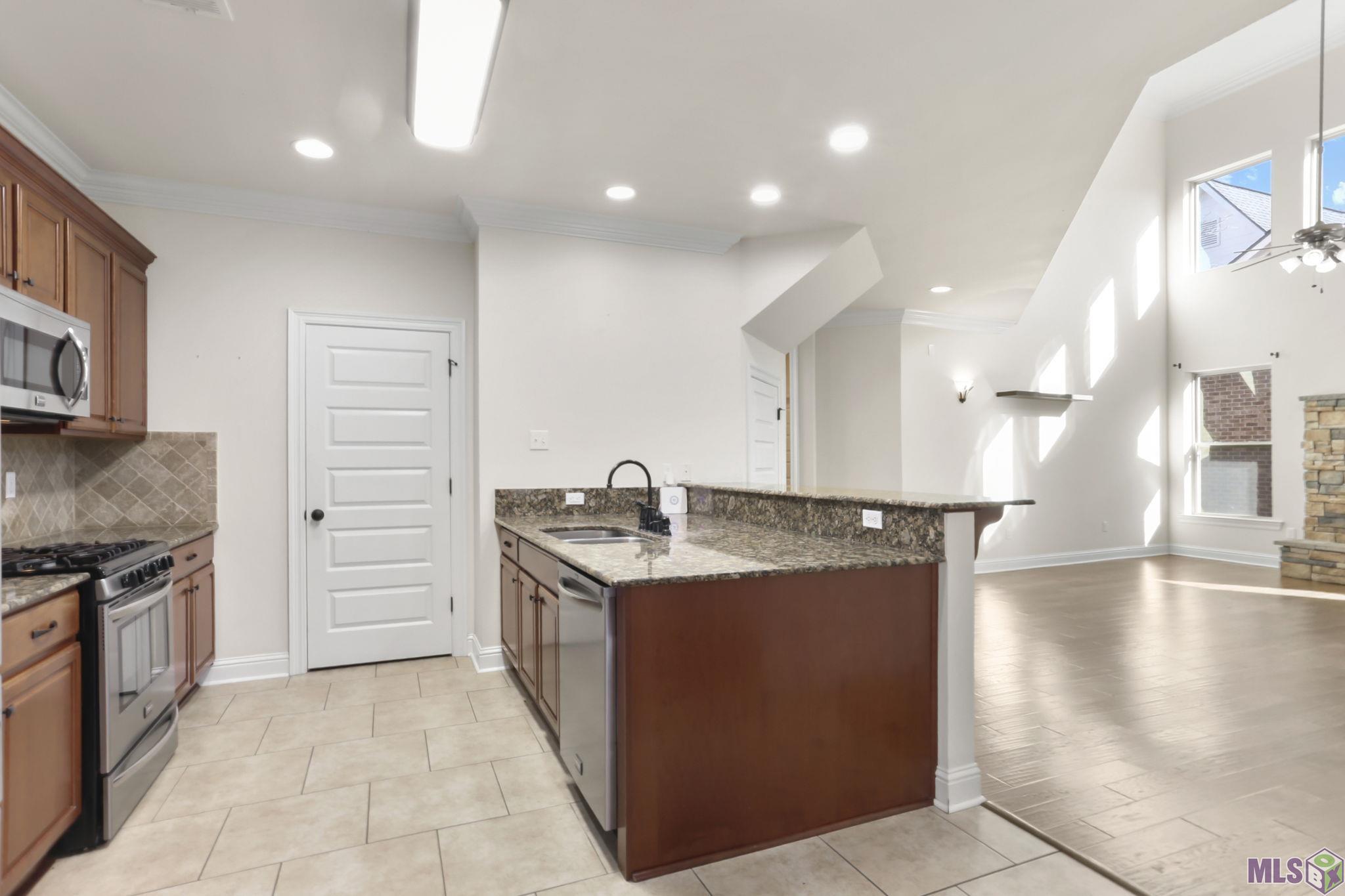 15514 Green Trails Boulevard Baton Rouge, LA 70817 - Photo 5 of 16