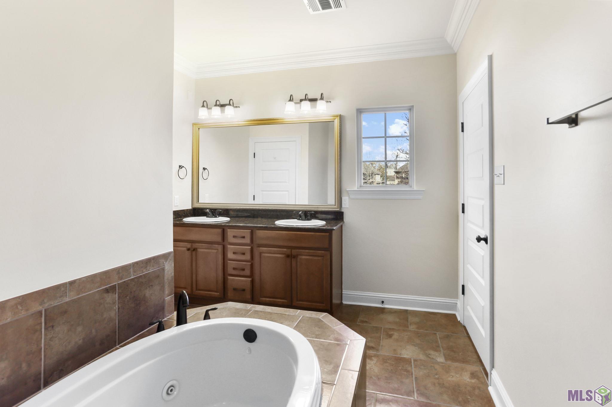 15514 Green Trails Boulevard Baton Rouge, LA 70817 - Photo 10 of 16