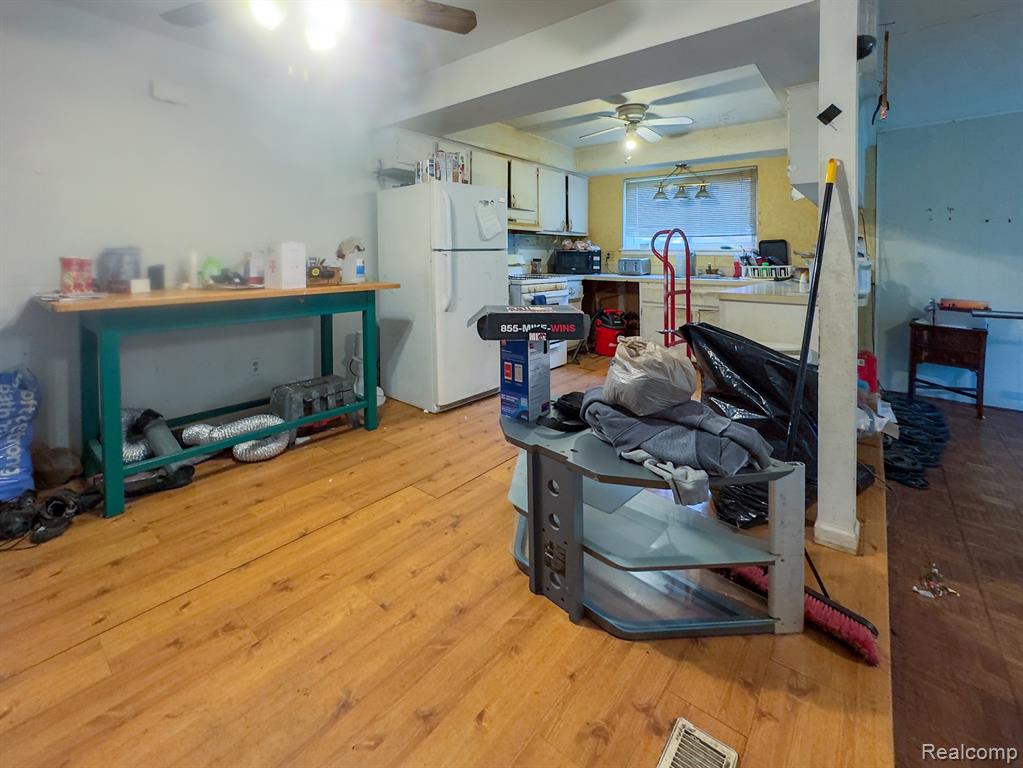 29758 Rambling Road Southfield, MI 48076 - Photo 18 of 36 Gallery Image 18