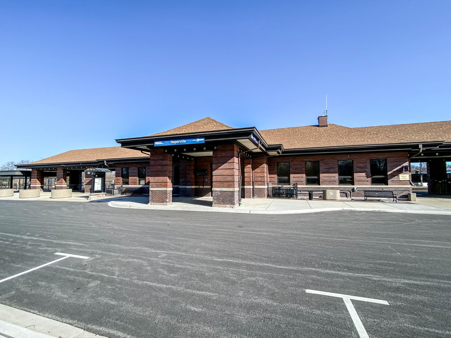 116 North Wright Street, Unit 5 Naperville, IL 60540 - Photo 19 of 62 a patio with a table and chairs under an umbrella