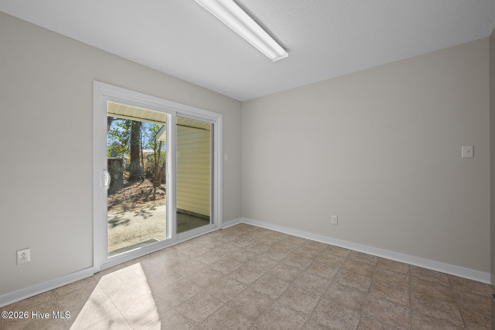 1014 B Kings Way New Bern, NC 28562 - Photo 11 of 25 15-web-or-mls-DSC_7889