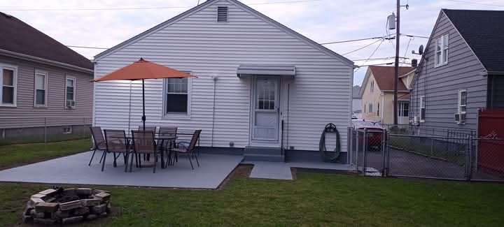 39 Clinton Street Pawtucket, RI 02861 - Photo 28 of 30