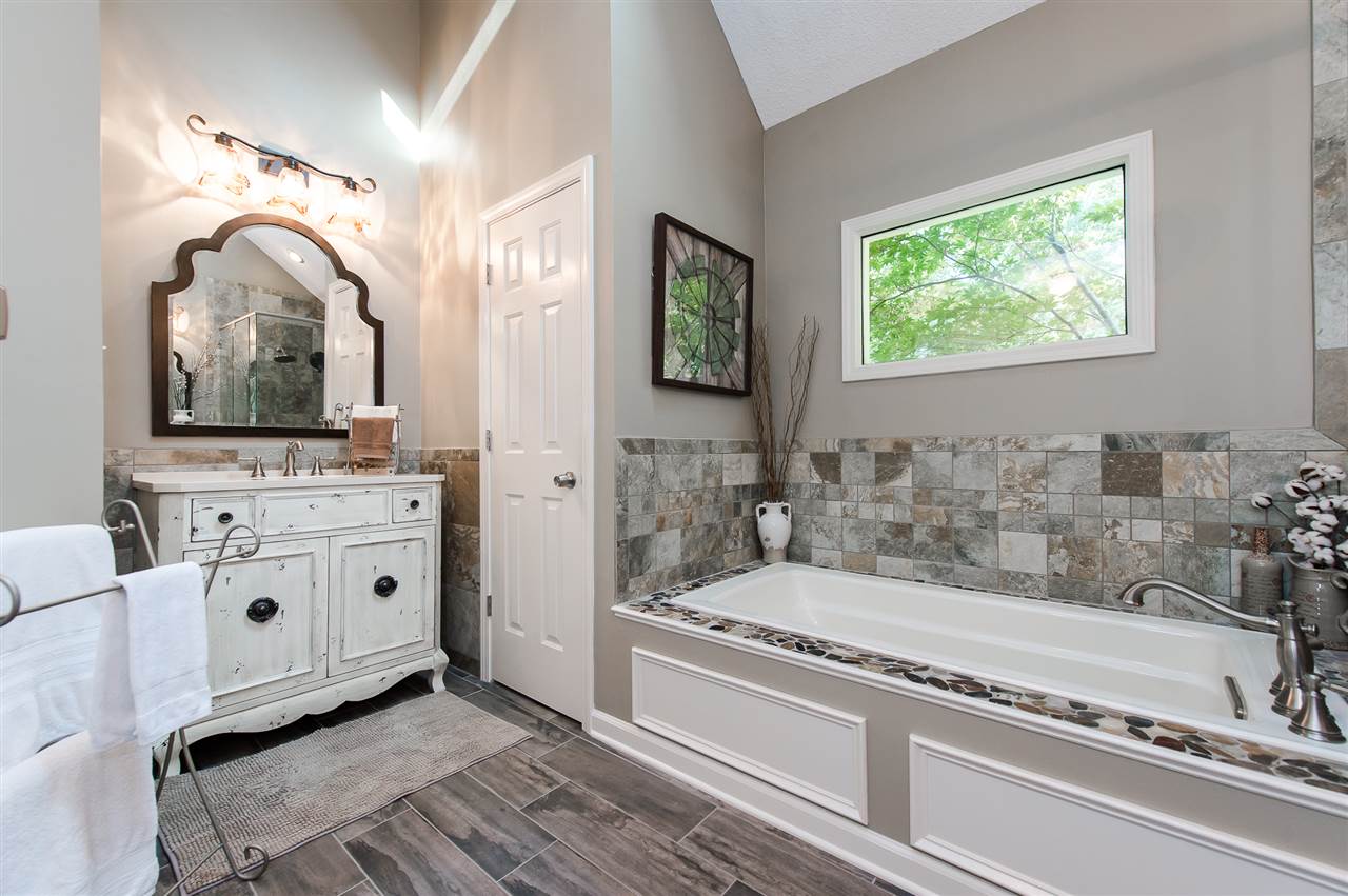 581 West White Road Collierville, TN 38017 - Photo 3 of 24 Gallery Image 3