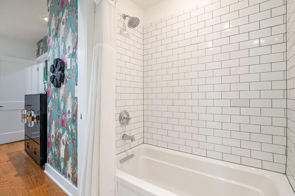 1100 Howell Mill Road Northwest, Unit 808 Atlanta, GA 30318 - Photo 34 of 48 a bathroom with a bathtub