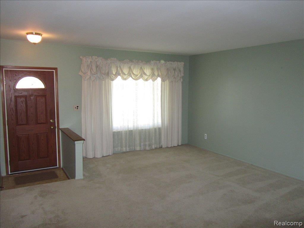 3630 Common Road Warren, MI 48092 - Photo 16 of 25 IMG_0933