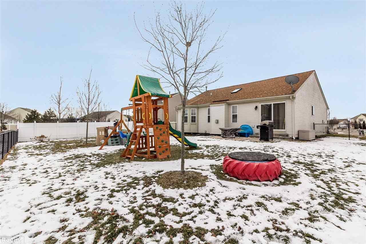 52204 Rivard Road New Baltimore, MI 48047 - Photo 20 of 22 31339528-19.JPG
