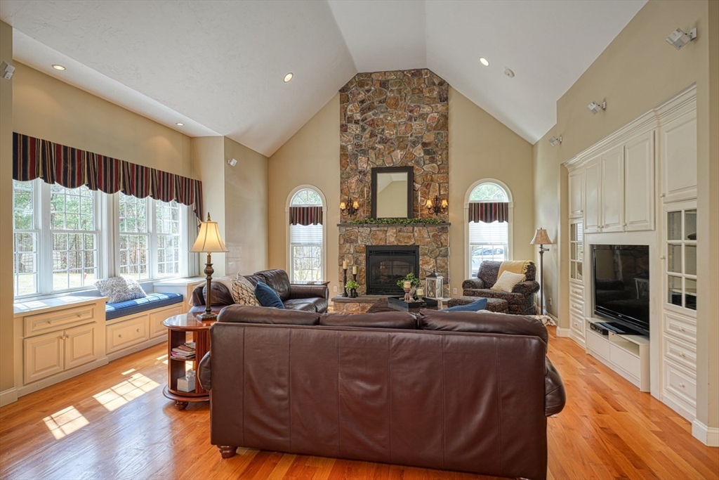 22 Buckhill Road Northborough, MA 01532 - Photo 3 of 41