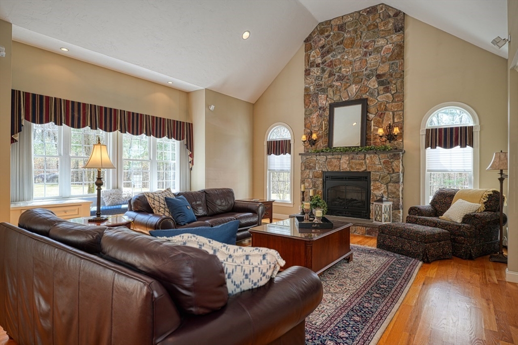 22 Buckhill Road Northborough, MA 01532 - Photo 4 of 41