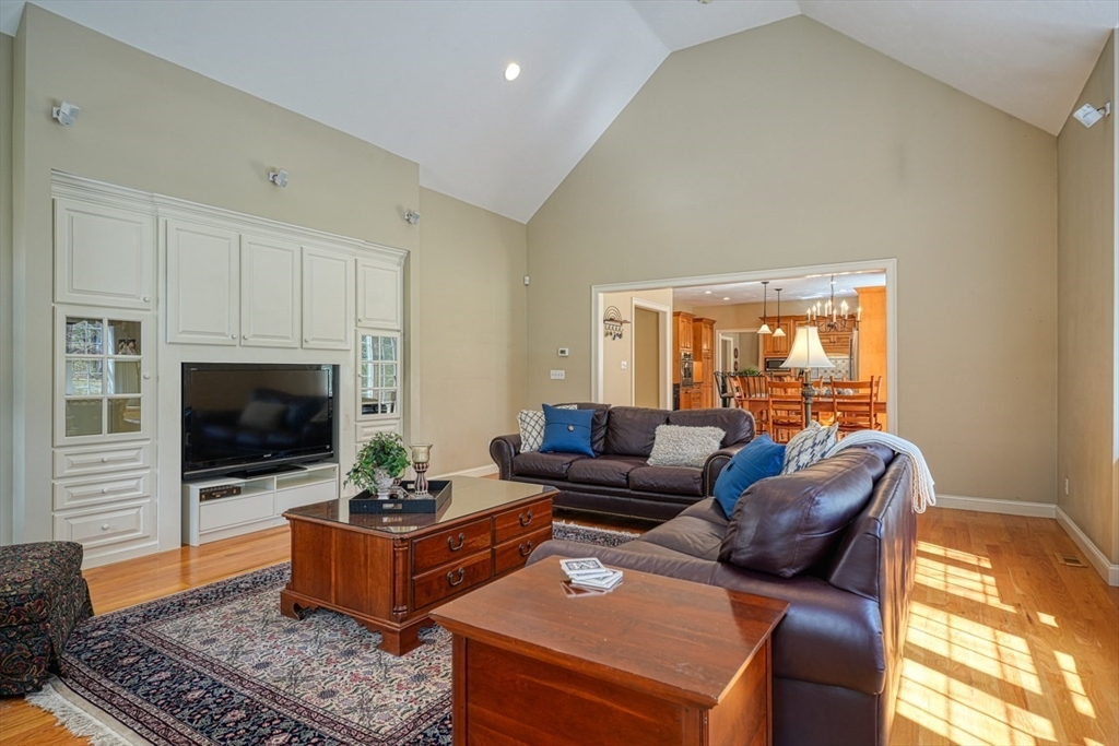 22 Buckhill Road Northborough, MA 01532 - Photo 6 of 41