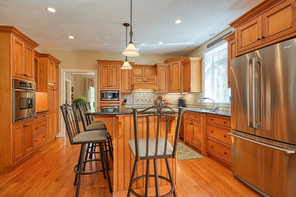 22 Buckhill Road Northborough, MA 01532 - Photo 7 of 41