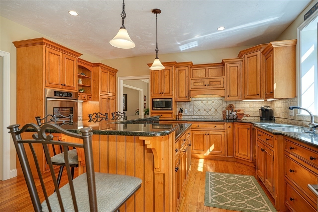 22 Buckhill Road Northborough, MA 01532 - Photo 9 of 41