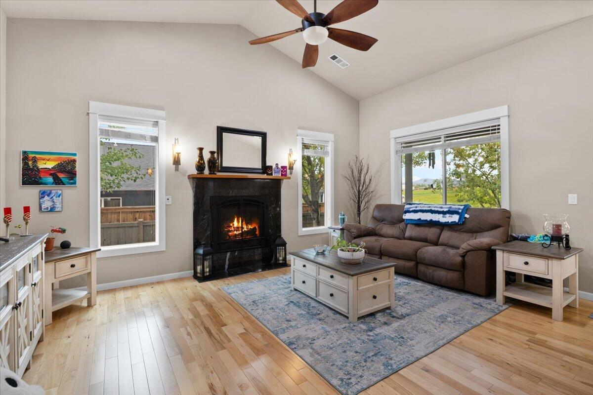 676 Nottingham Terrace Eagle Point, OR 97524 - Photo 8 of 25 12-CI_7701