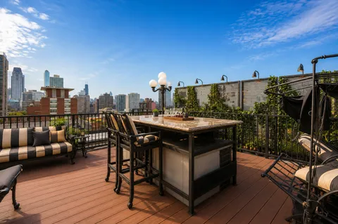 $1,350,000 | 1 East Schiller Street, Unit PHW, Chicago, IL 60610