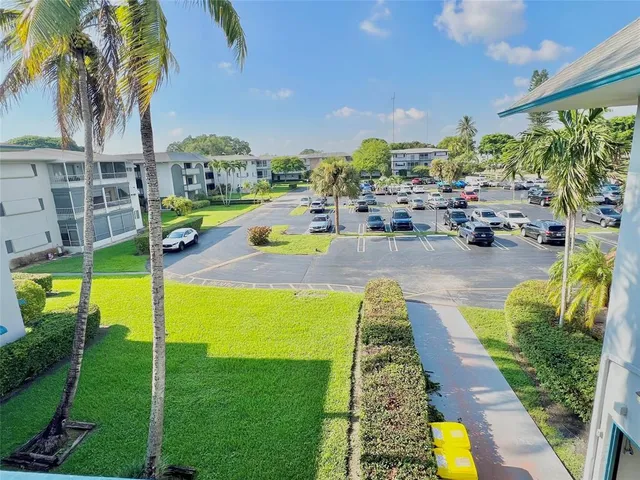 $160,000 | 981 Hillcrest Court, Unit 306, Hollywood, FL 33021