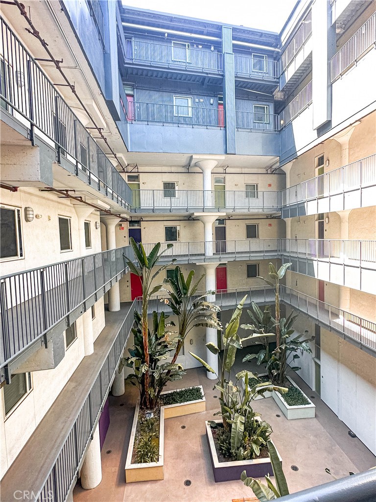 200 North San Fernando Road, Unit 313 Los Angeles, CA 90031 - Photo 19 of 29 a view of entryway with a building
