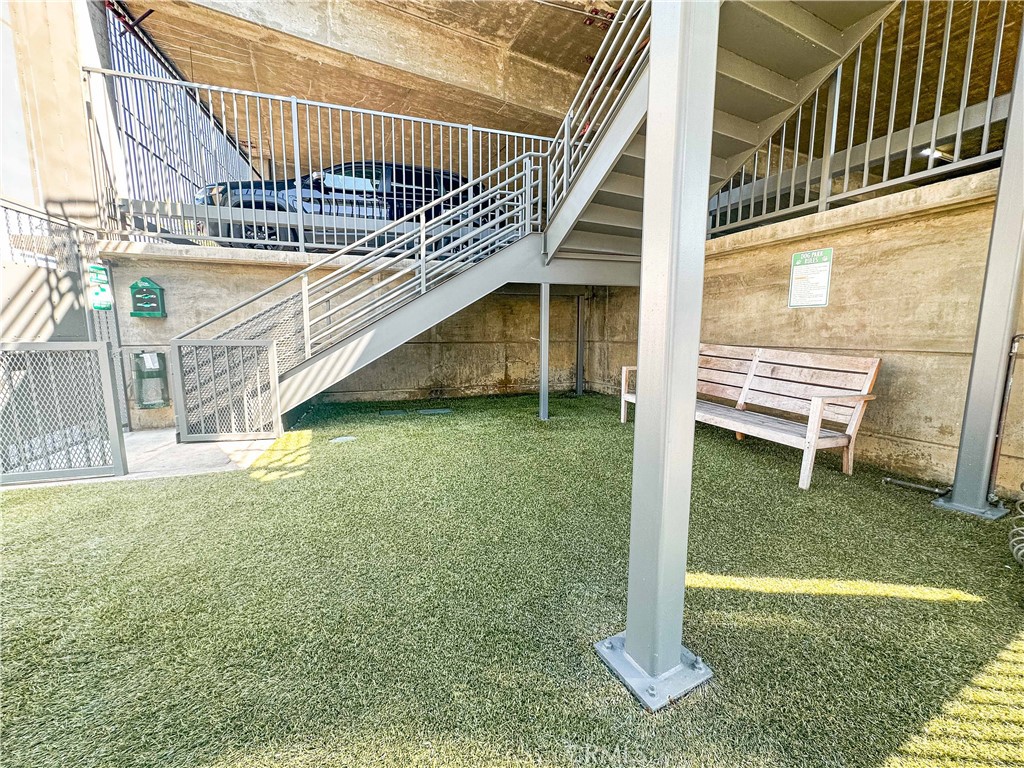 200 North San Fernando Road, Unit 313 Los Angeles, CA 90031 - Photo 27 of 29 a view of a porch with a yard