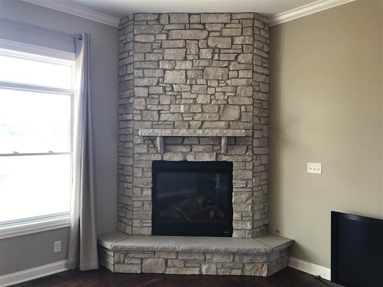 2840 Hamson Way Belvidere, IL 61008 - Photo 9 of 24 a room with fireplace