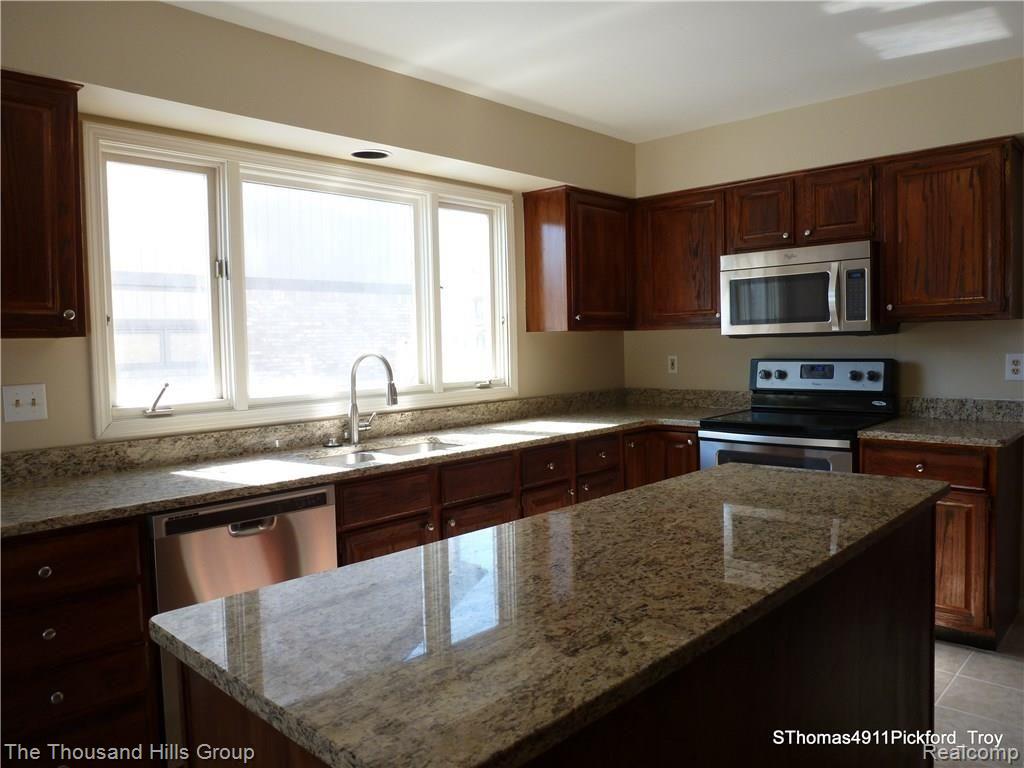 4911 Pickford Drive Troy, MI 48085 - Photo 5 of 46 Pickford 4911 (28).JPG