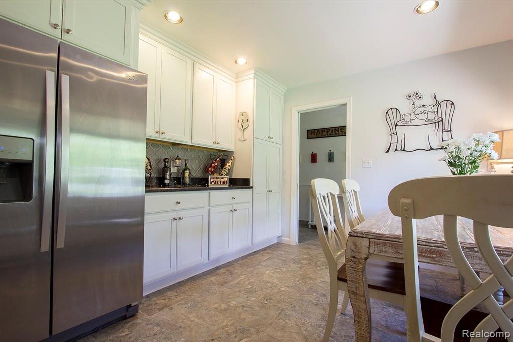 31949 Farmersville Road Farmington Hills, MI 48334 - Photo 8 of 32