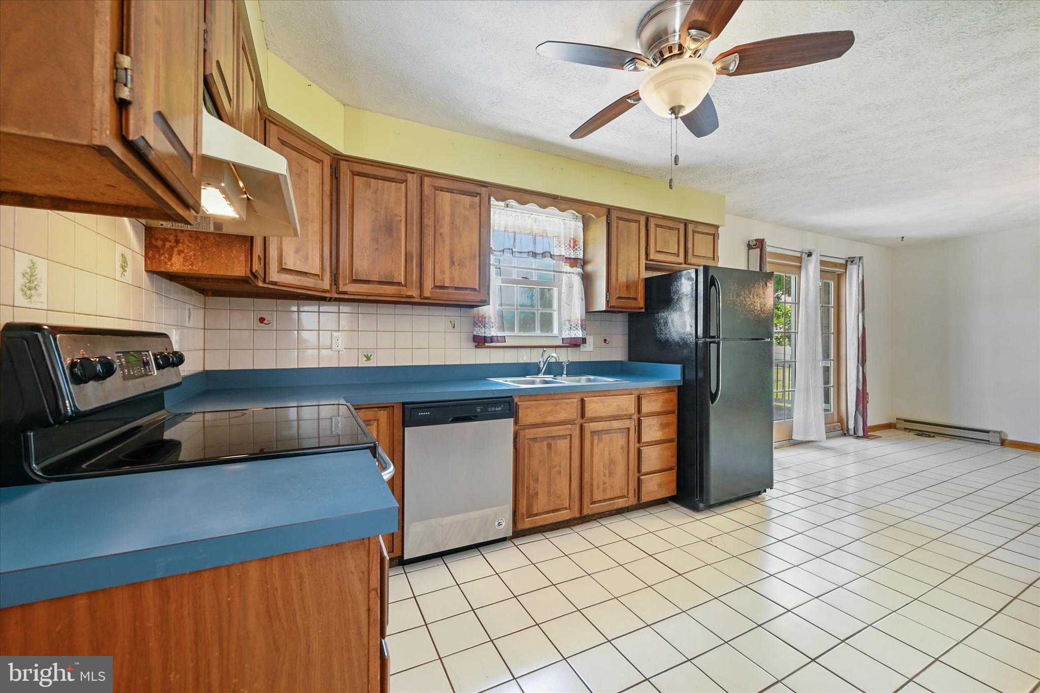 6824 Cornell Road Middle River, MD 21220 - Photo 9 of 24 Nice space to entertain