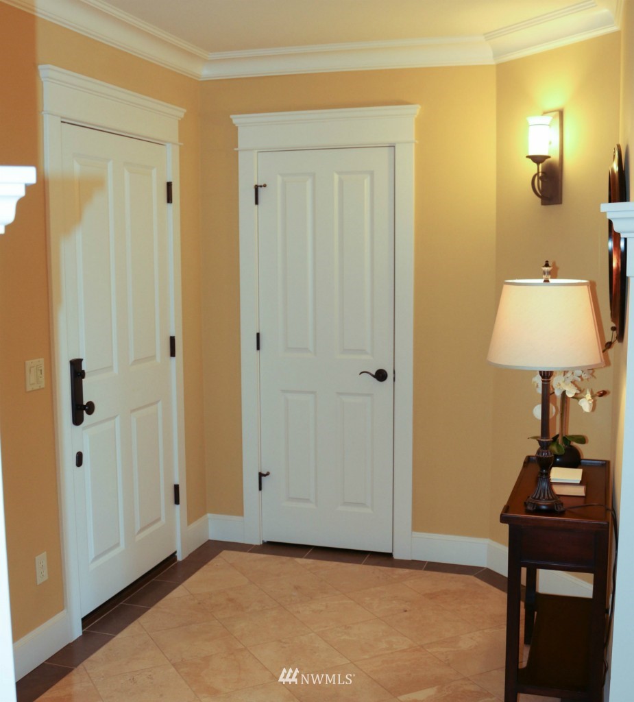 600 Bell Street, Unit 202 Edmonds, WA 98020 - Photo 2 of 25
