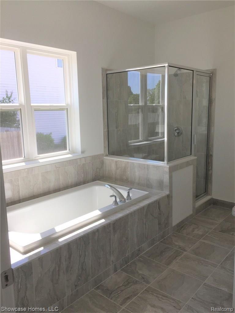 820 Golf Ridge Circle Dundee, MI 48131 - Photo 13 of 24 01a679a7673954b564cb034380b1adbd3c01015c18 (2).jpg