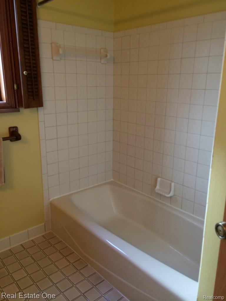 750 Leinster Road Rochester, MI 48309 - Photo 26 of 29 IMG_5790.jpg