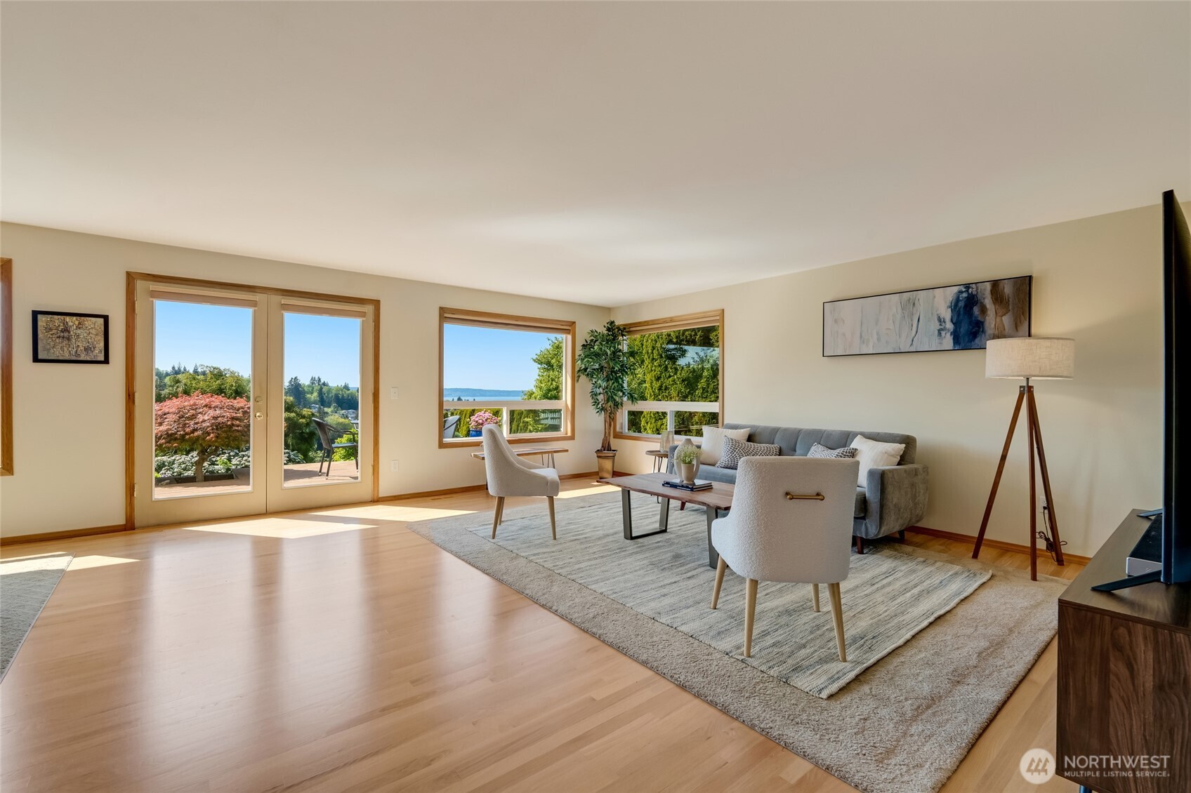 4920 Seahurst Avenue Everett, WA 98203 - Photo 16 of 39 a living room with furniture and a window