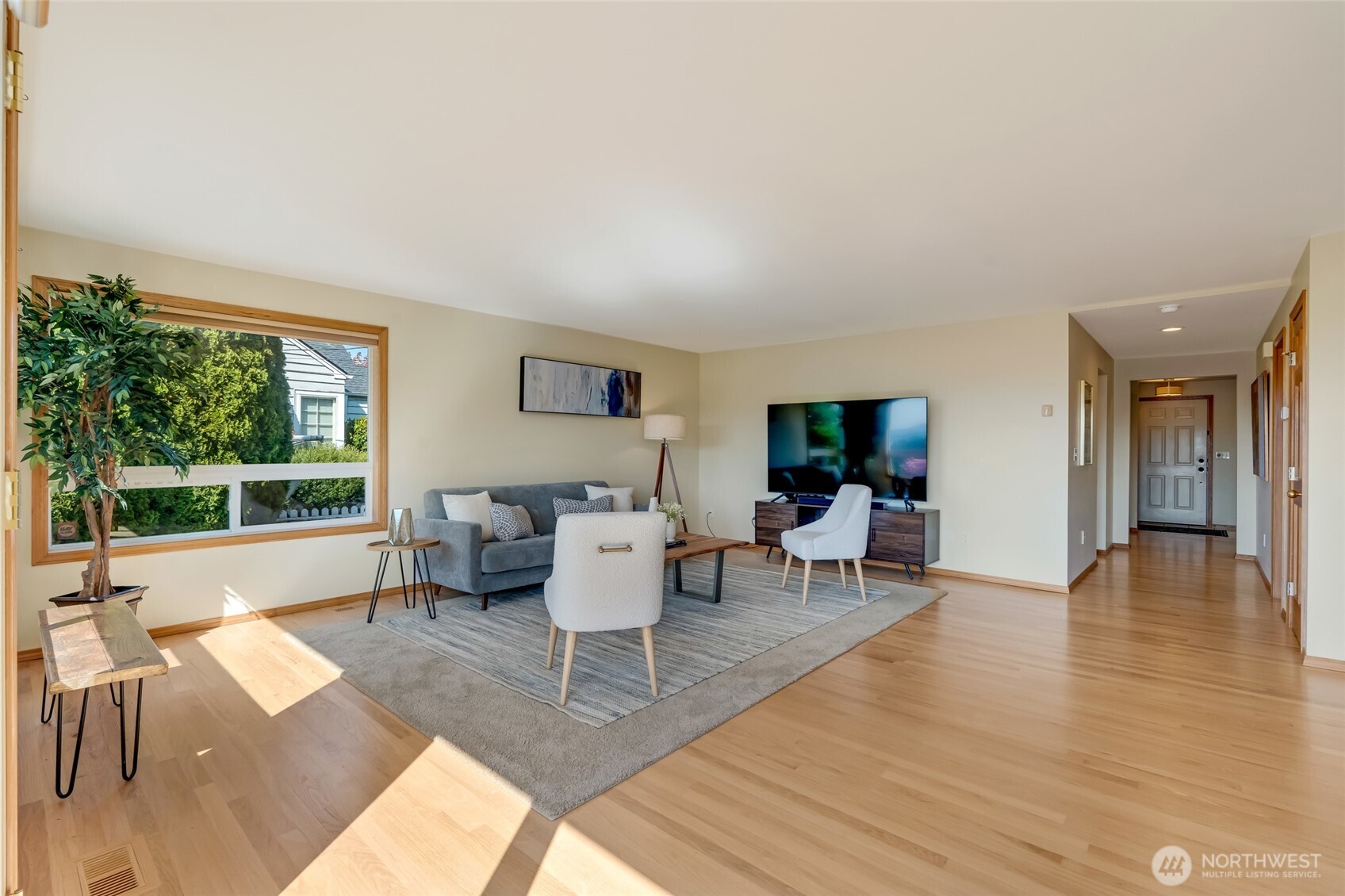 4920 Seahurst Avenue Everett, WA 98203 - Photo 18 of 39 a living room with furniture and a large window