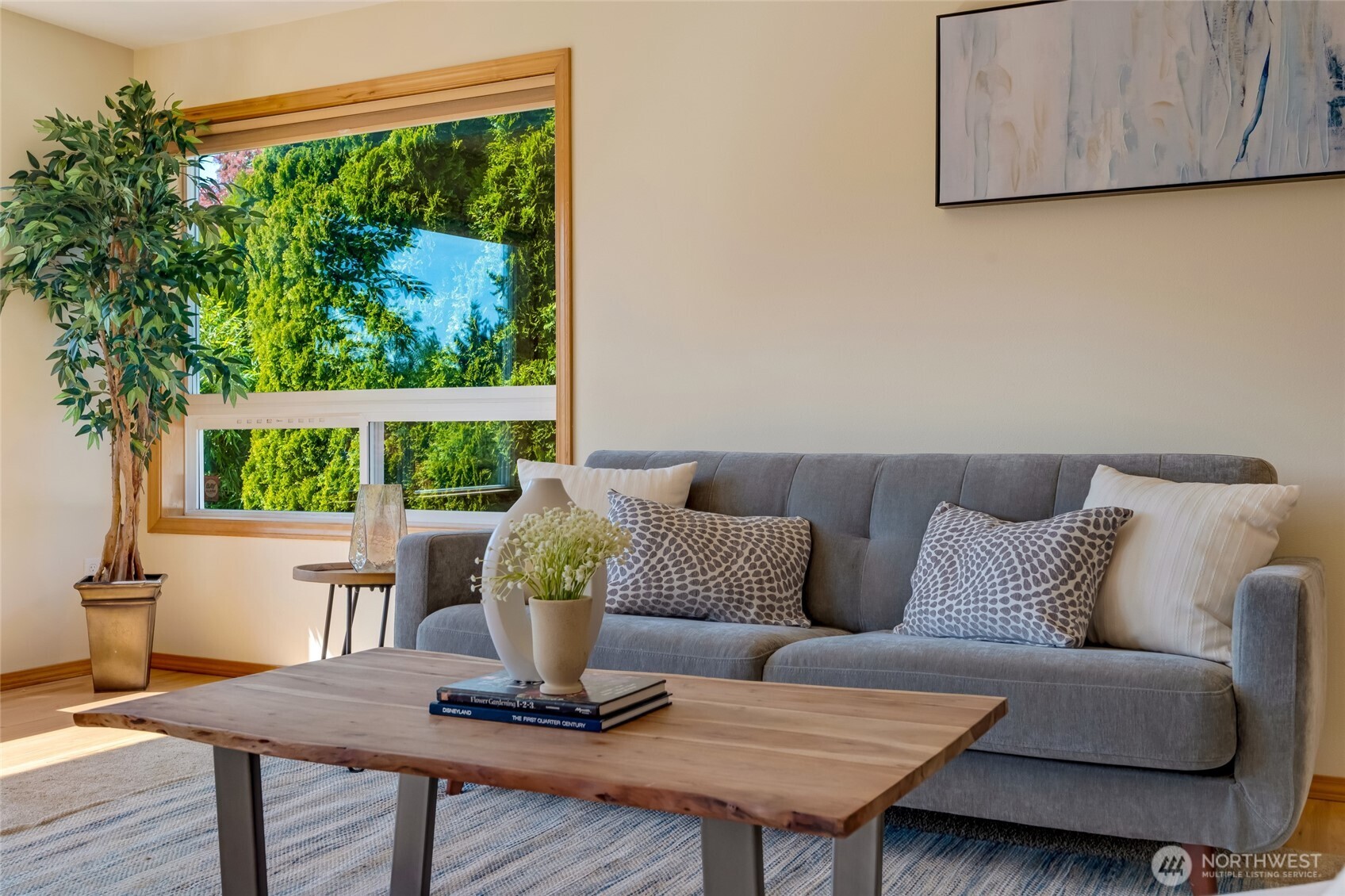 4920 Seahurst Avenue Everett, WA 98203 - Photo 20 of 39 a living room with furniture and a potted plant