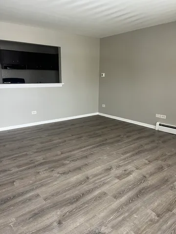 $1,300 | 8817 South Roberts Road, Unit 7, Hickory Hills, IL 60457