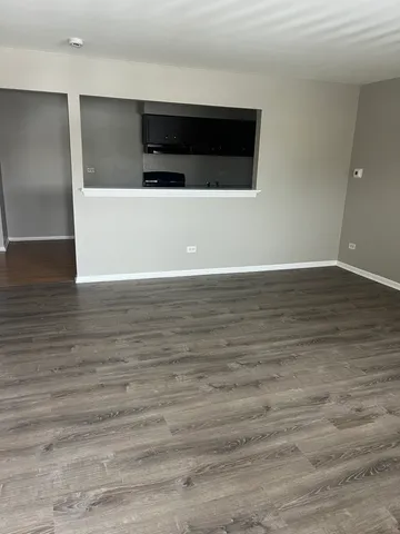 $1,300 | 8817 South Roberts Road, Unit 7, Hickory Hills, IL 60457