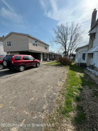 $995 | 612 Oak Street, Unit 3, Old Forge, PA 18518