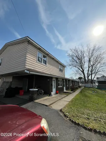 $995 | 612 Oak Street, Unit 3, Old Forge, PA 18518