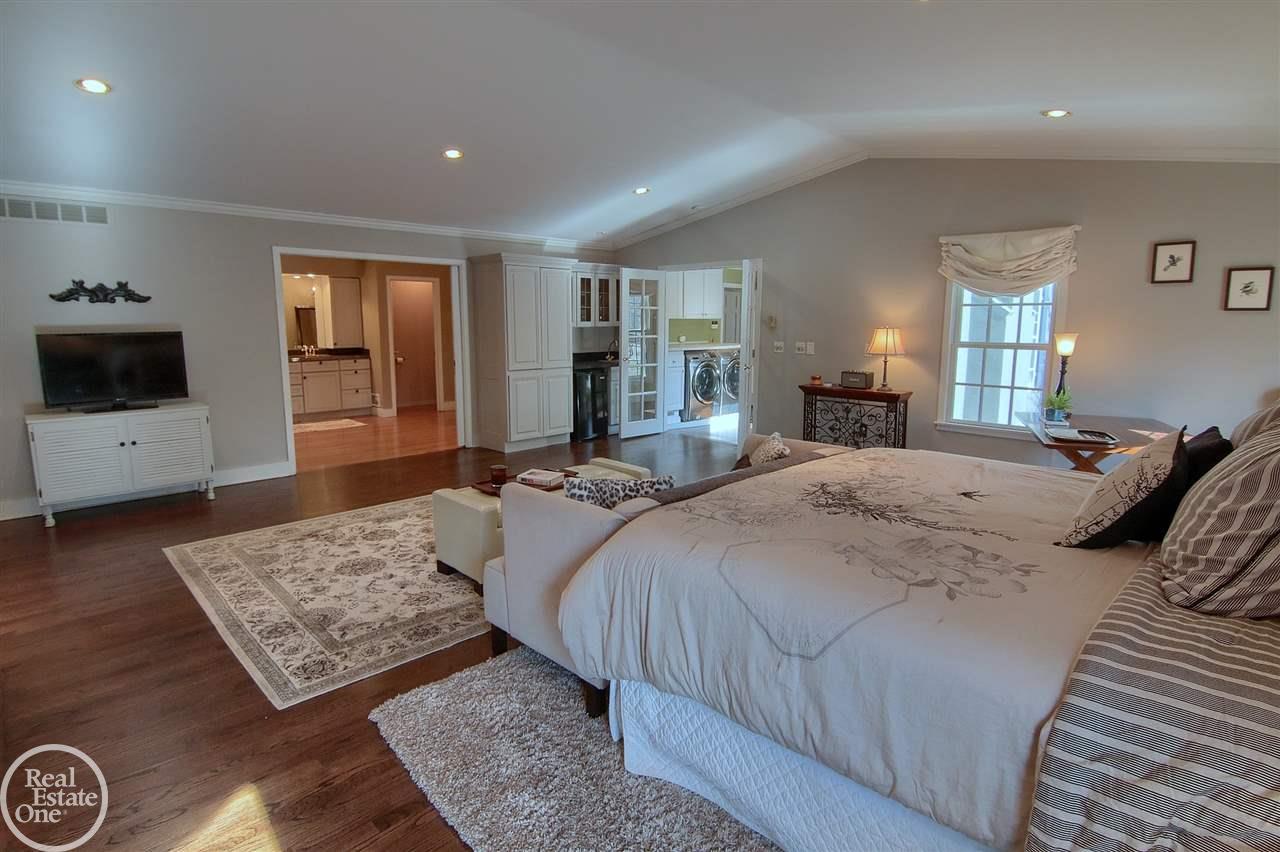 1033 Bishop Road Grosse Pointe Park, MI 48230 - Photo 17 of 37