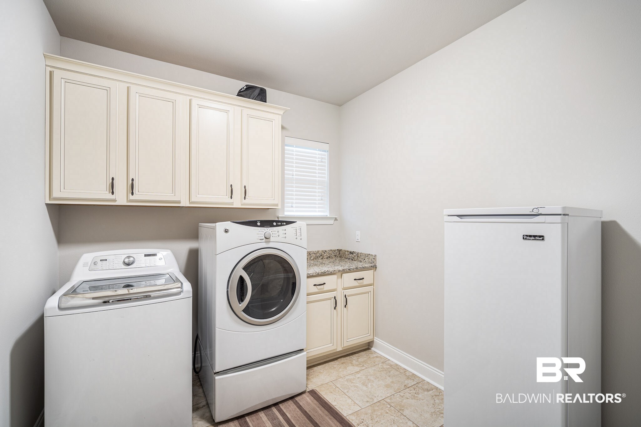 11531 Alabaster Drive Daphne, AL 36526 - Photo 29 of 43 Large Laundry area
