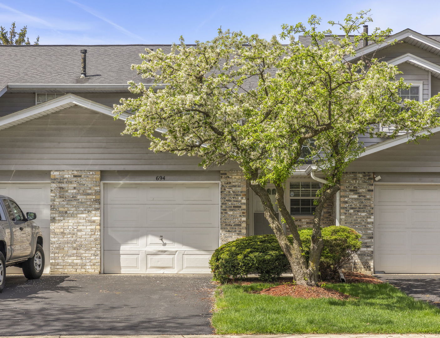 694 Tamarac Boulevard Addison, IL 60101 - Photo 1 of 16