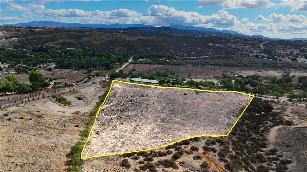 1 Spring Valley Road Temecula, CA 92592 - Photo 6 of 8 The yellow highlight was created for reference purposes only and is not to be construed as a "survey description.