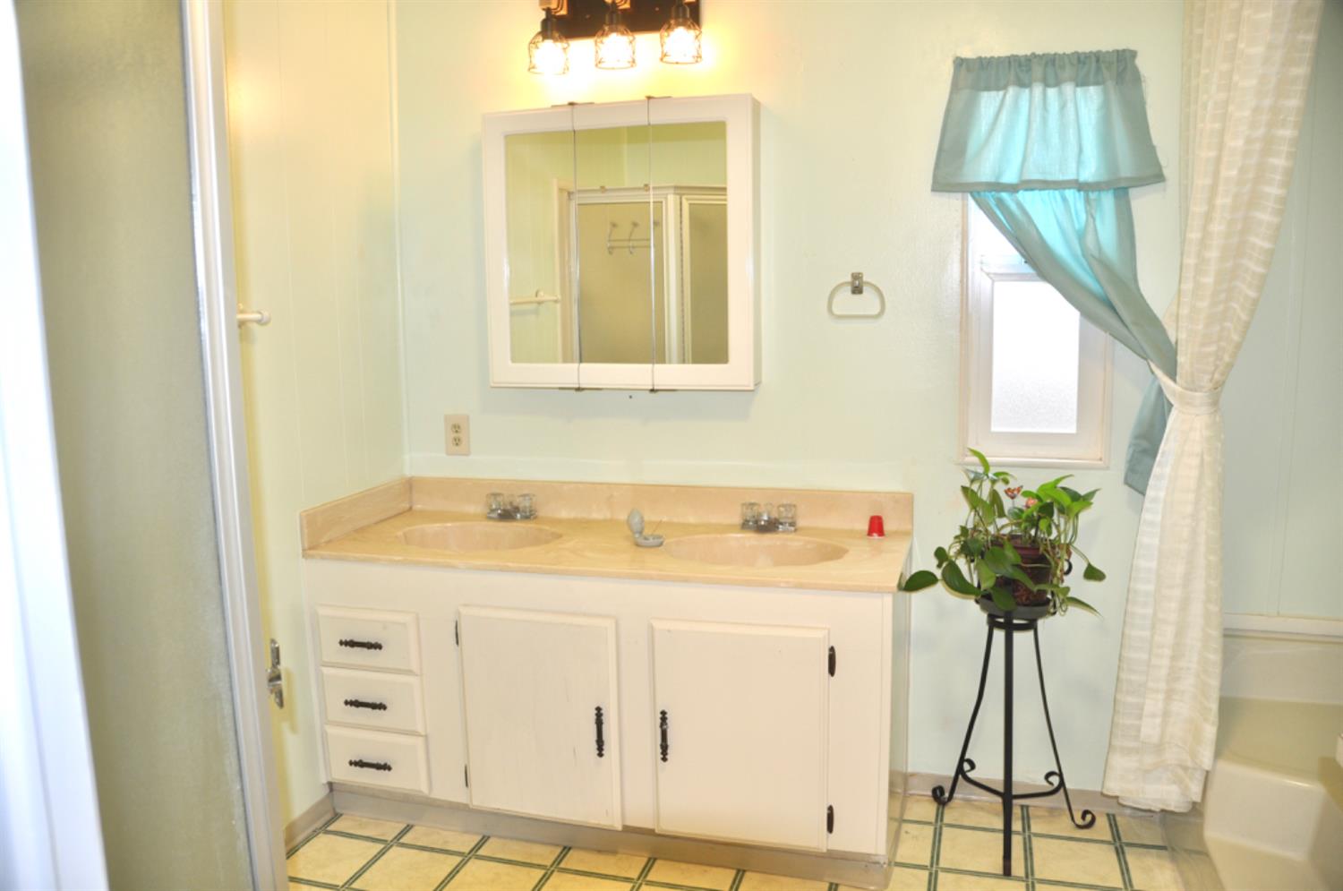 24 Schooner Lane Modesto, CA 95356 - Photo 8 of 44