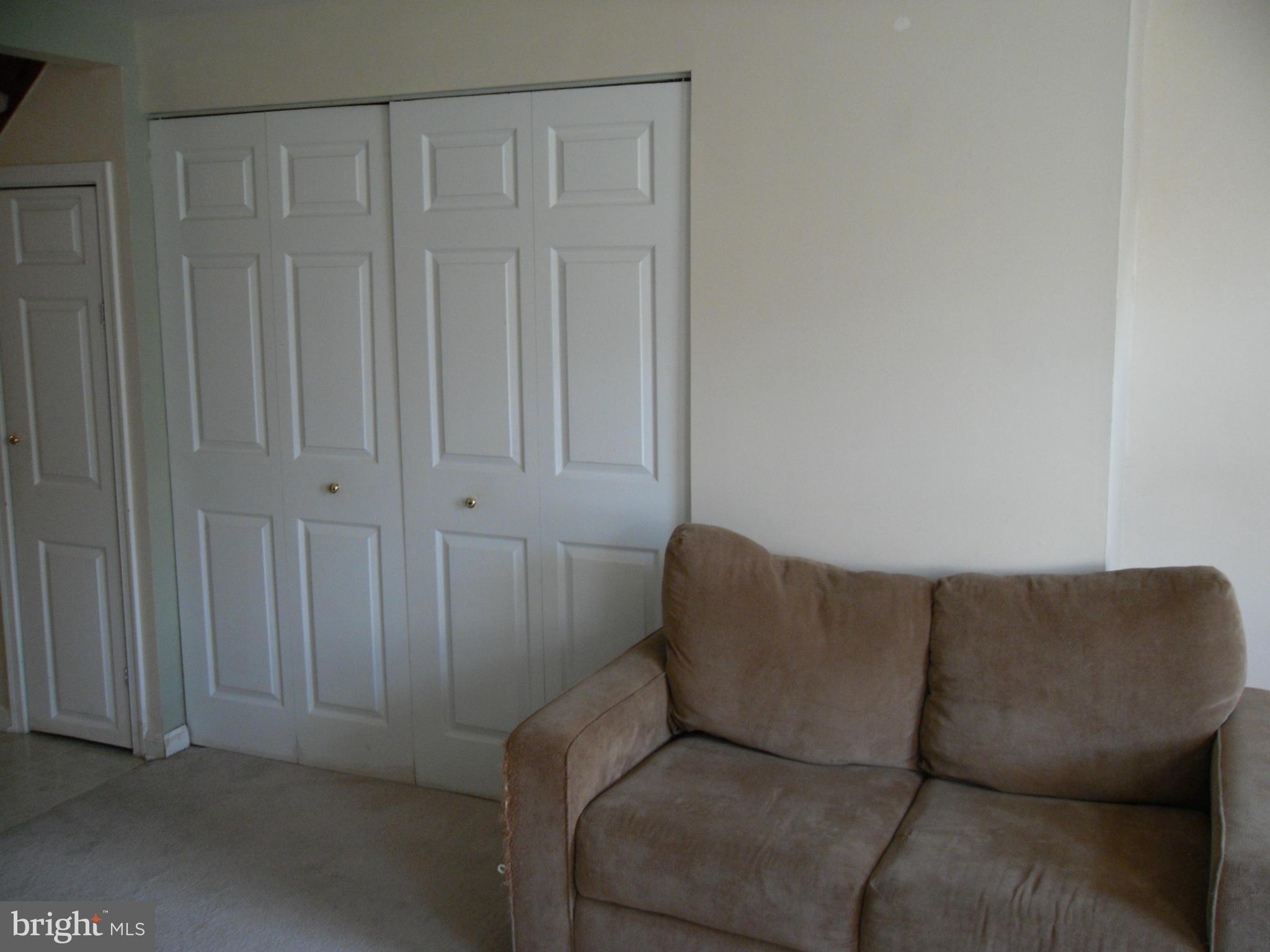 4204 Hollins Ferry Road Baltimore, MD 21227 - Photo 4 of 22 Living Room