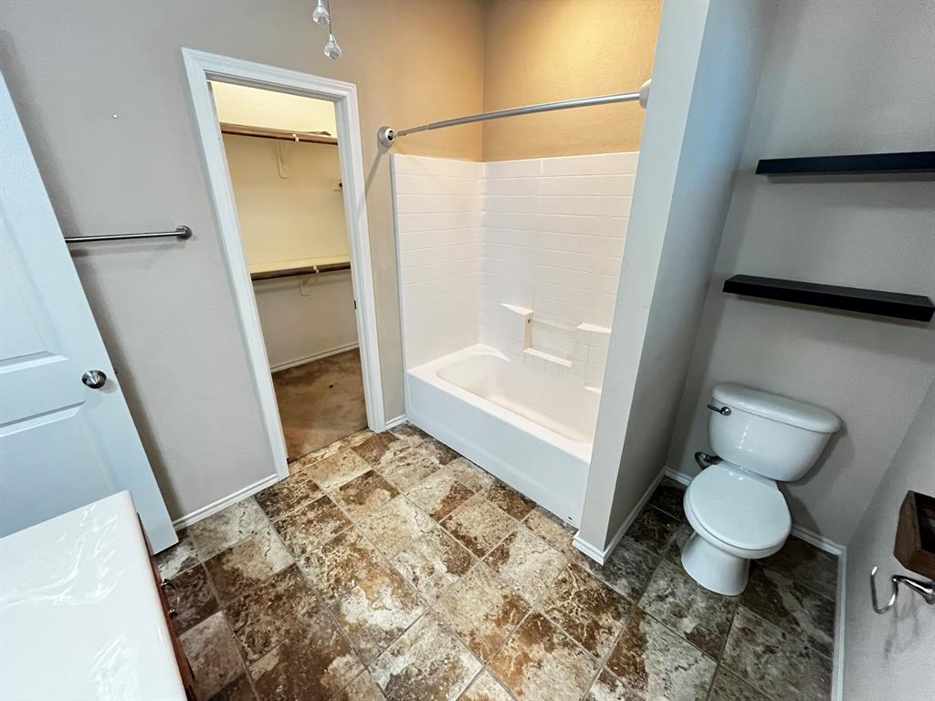 129 Sierra Drive Waxahachie, TX 75167 - Photo 19 of 24 a bathroom with a sink and a mirror