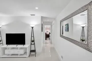 $2,900 | 4314 Southwest 48th Court, Dania Beach, FL 33314