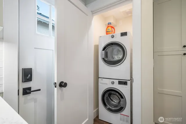 $4,000 | 2100 1st Avenue West, Seattle, WA 98119