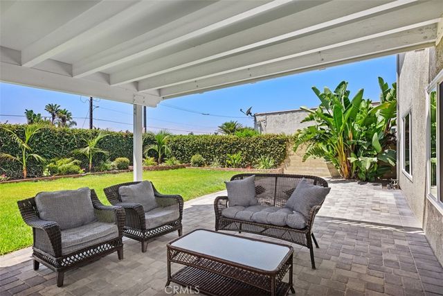 $1,625,000 | 9952 Kite Drive, Huntington Beach, CA 92646